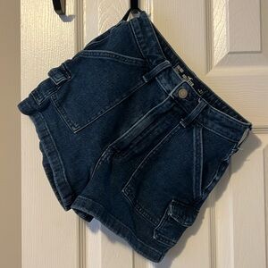 Ultra high rise mom short. Size 23 waist